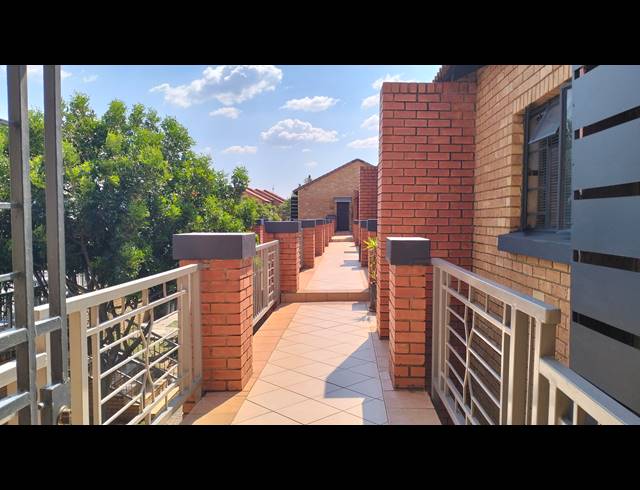 2 BEDROOM SECTIONAL TITLE FOR SALE IN EQUESTRIA